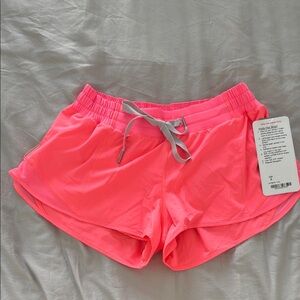 Lululemon Hotty Hot Short low rise 2.5”